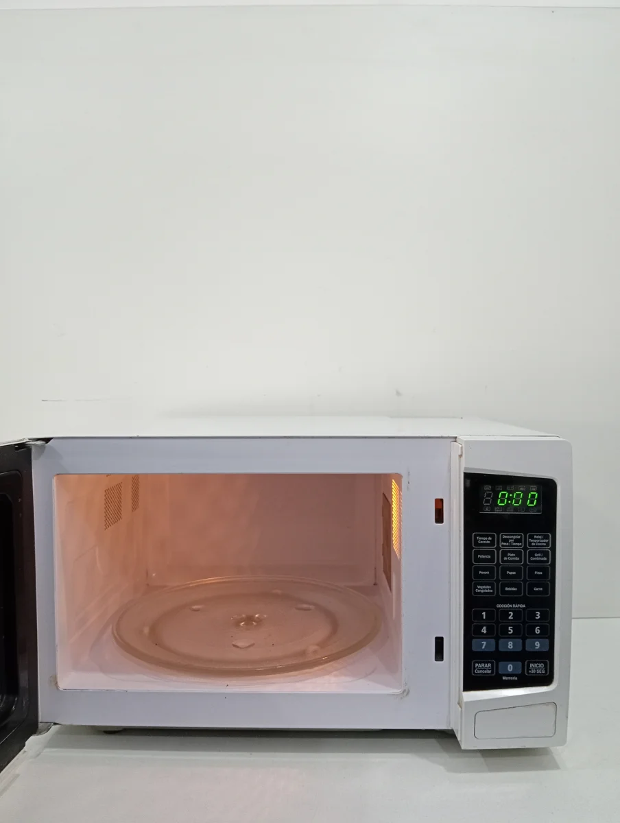Foto 2 de Microondas Marca Tokyo Modelo Edtmtok28en-N Usado En Buen Estado Acc Un Plato De Vidrio