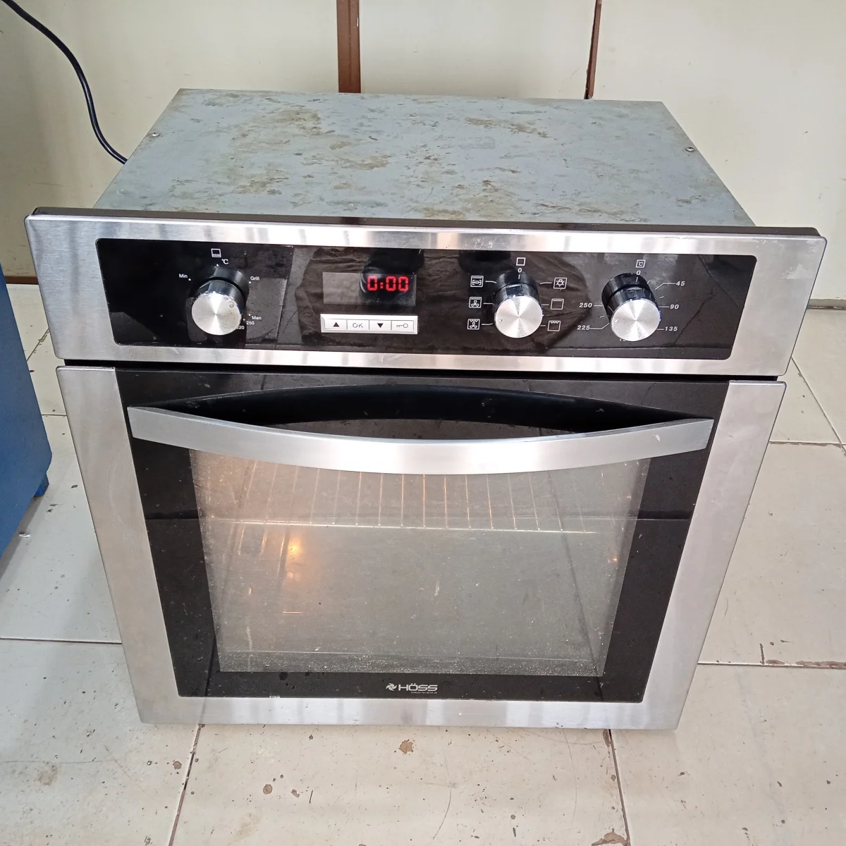 Horno Marca Hoss Litros 70 Modelo Hfeg220602 Usado-Con-Desgaste Acc Con Parrilla