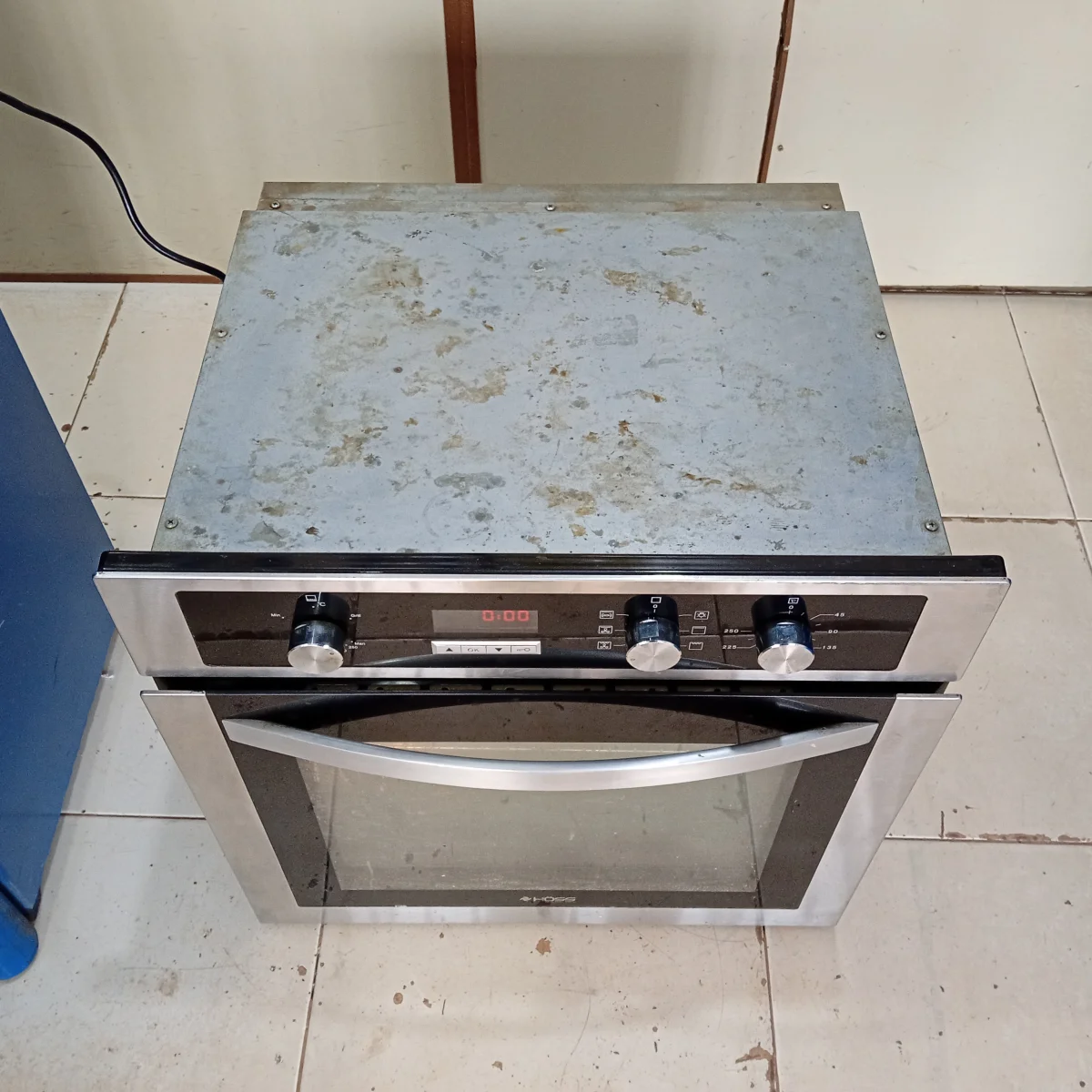 Foto 3 de Horno Marca Hoss Litros 70 Modelo Hfeg220602 Usado-Con-Desgaste Acc Con Parrilla