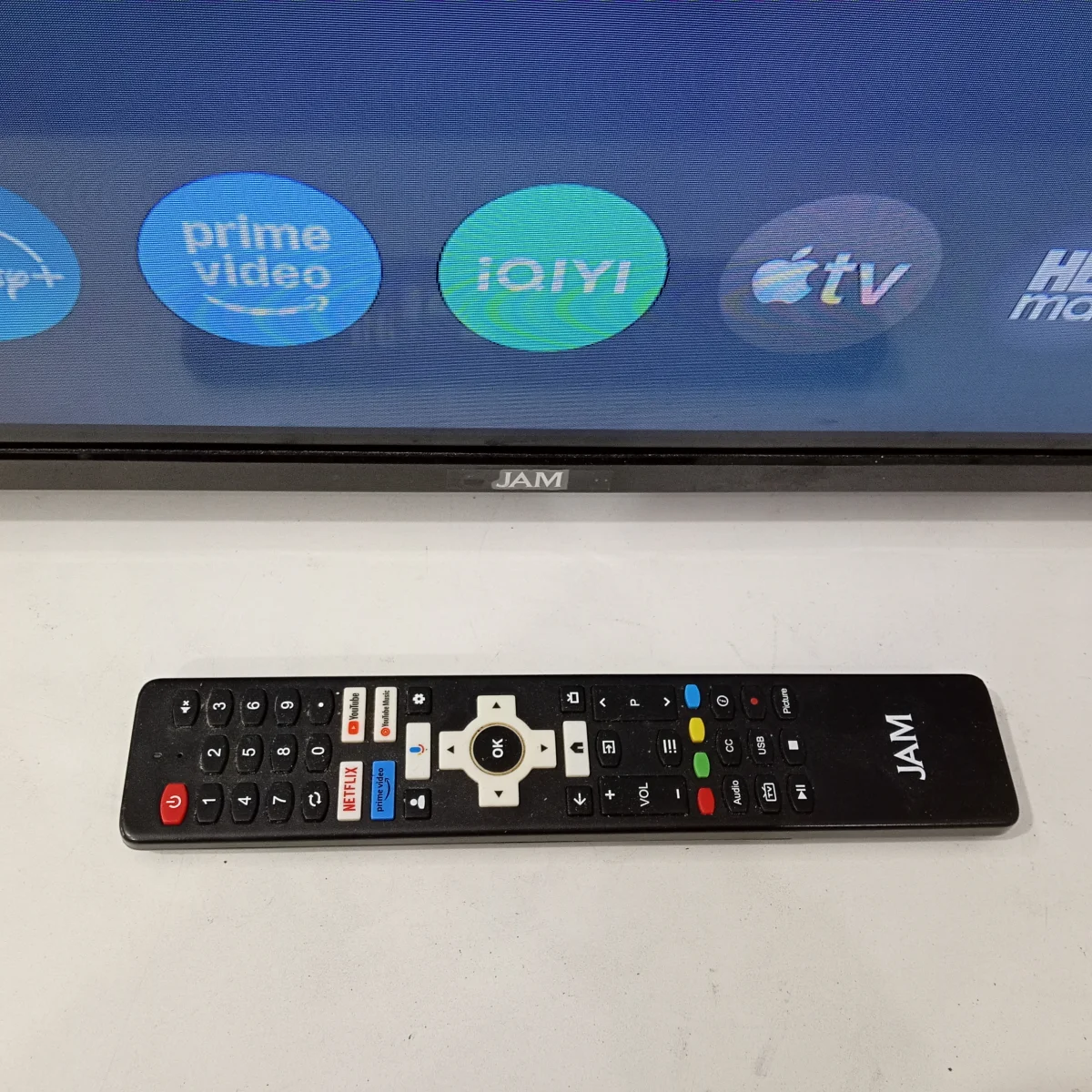 Foto 2 de Televisor Led Smart De 32 '' Marca Jam Modelo Ultrasgtm-32gfs Con Control Usado En Buen Estado Acc Patitas
