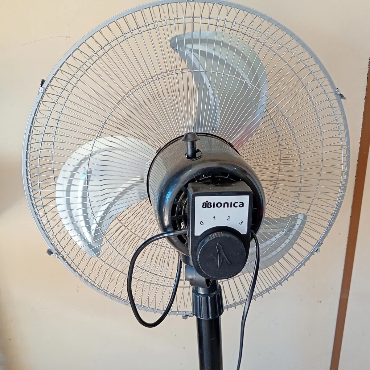 Foto 2 de Ventilador 3 Velocidades Marca Bionica Modelo Rl150778 Usado En Buen Estado Acc Cab. Cte.