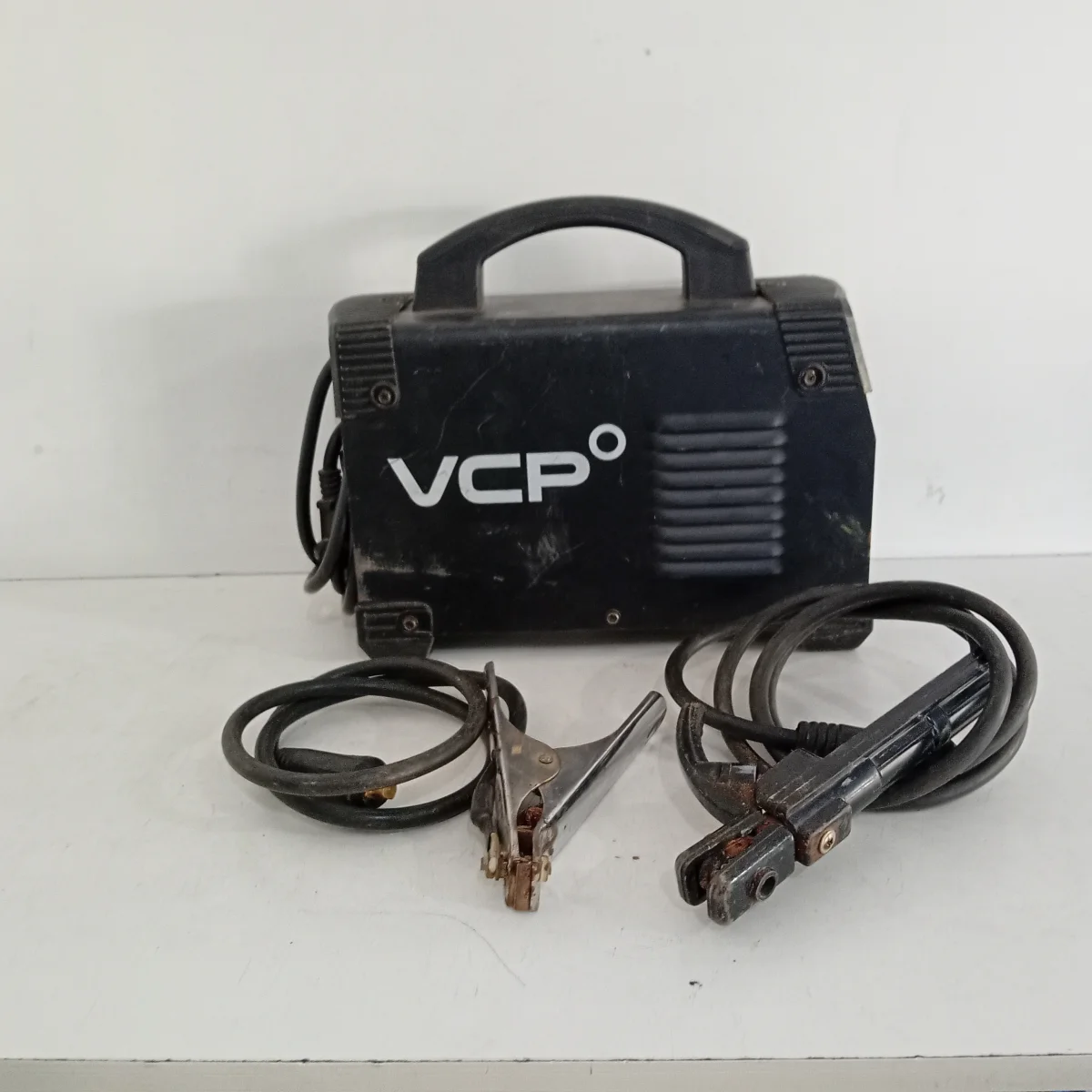 Foto 2 de Soldador Marca Vcp Modelo Mma-200 Usado En Buen Estado Acc Con Pinza Posito Con Detalle Pinza Negativo Marcador Digital