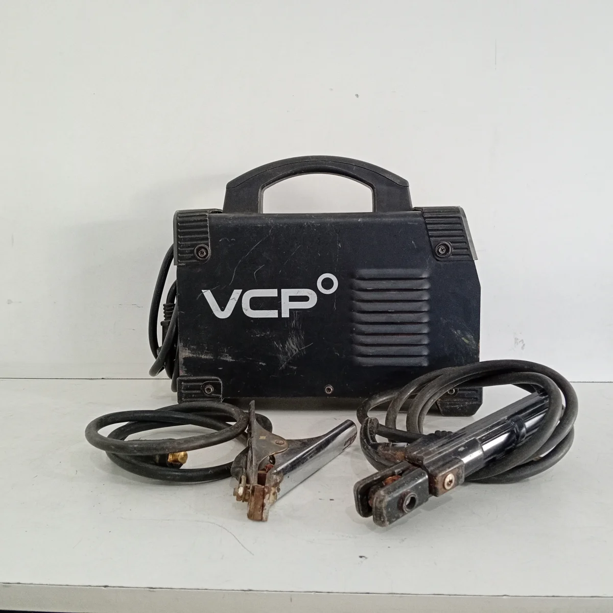 Foto 3 de Soldador Marca Vcp Modelo Mma-200 Usado En Buen Estado Acc Con Pinza Posito Con Detalle Pinza Negativo Marcador Digital