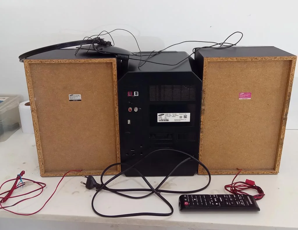 Foto 2 de Equipo De Sonido Marca Samsung Con Control Modelo Mx-J630 Usado En Buen Estado Acc Con Dos ParlantesAntena