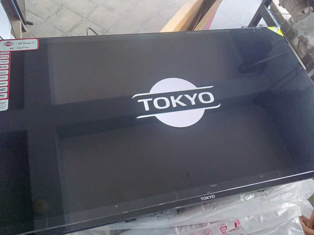 Televisor Led Smart De 43 '' Marca Tokyo Modelo Tvtokff43gtv Con Control Nuevo Sin Uso Acc No Tiene