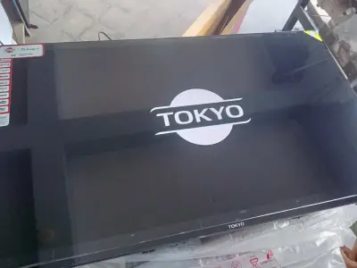 Televisor Led Smart De 43 '' Marca Tokyo Modelo Tvtokff43gtv Con Control Nuevo Sin Uso Acc No Tiene
