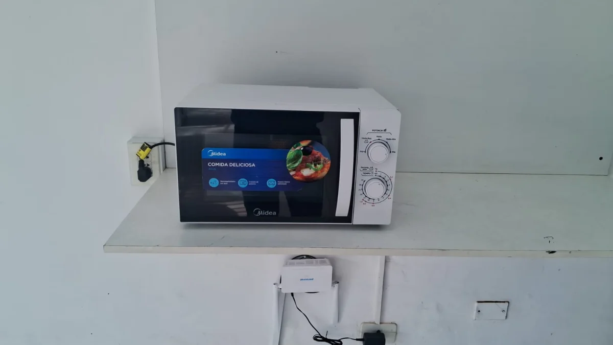 Microondas Marca Midea Modelo Mm720cj9 Usado En Buen Estado Acc No Tiene