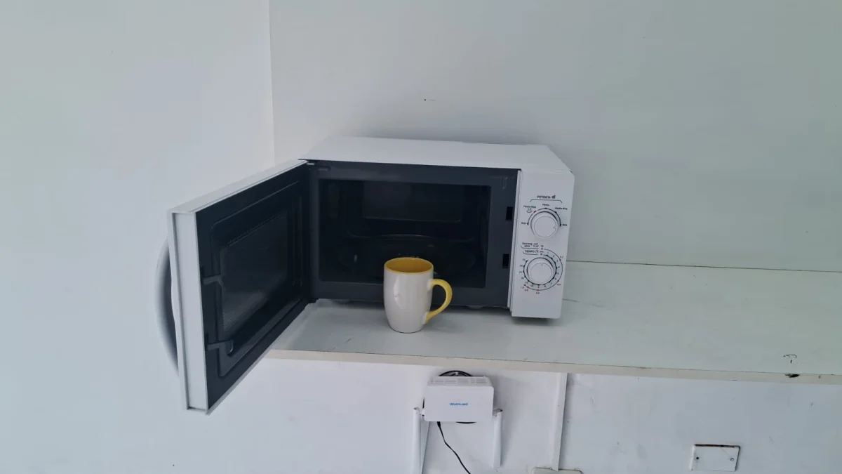 Foto 2 de Microondas Marca Midea Modelo Mm720cj9 Usado En Buen Estado Acc No Tiene