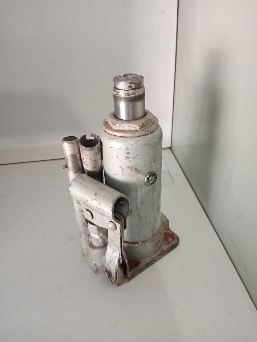 Foto 3 de Gato Hidraulico Marca Profield Modelo 4 Ton Nro Usado En Buen Estado Acc Barreta
