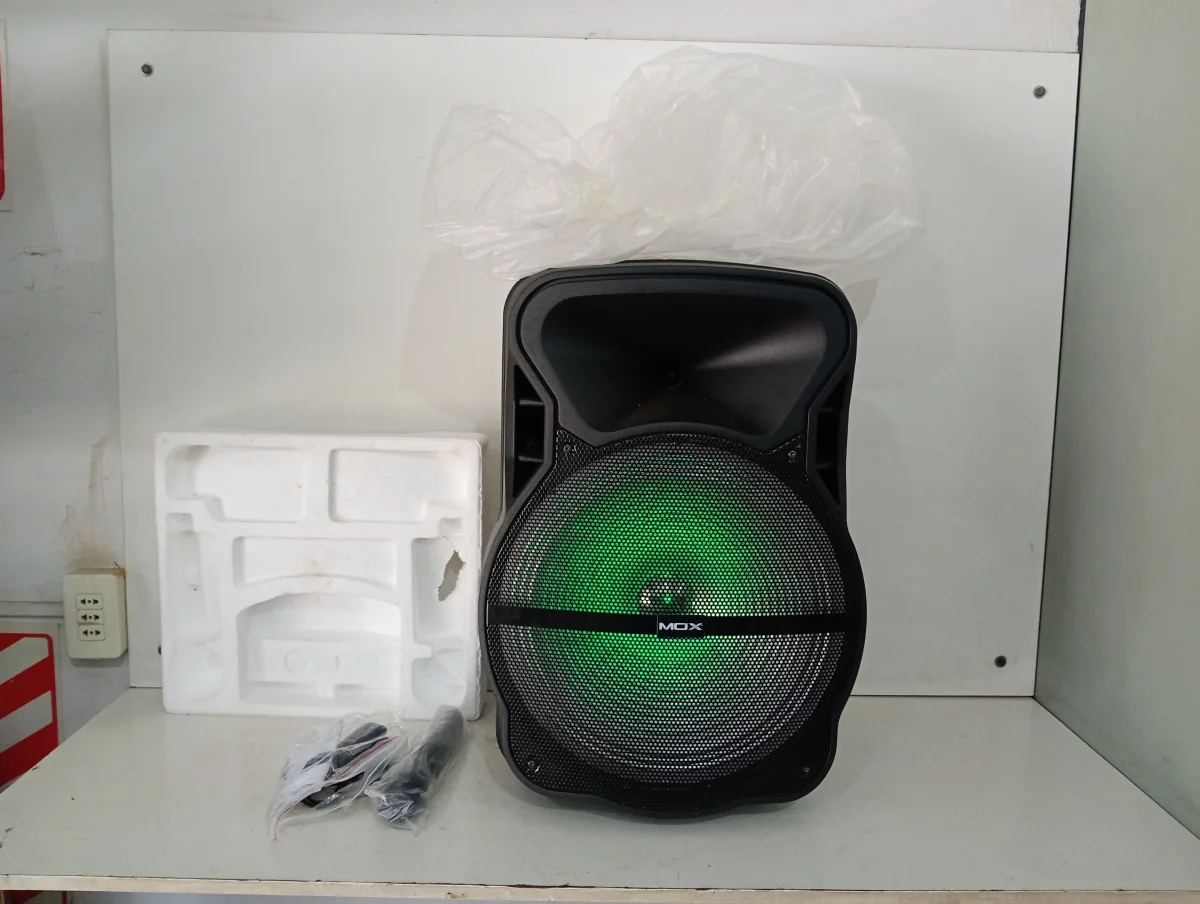 Foto 3 de Caja De Sonido Amplificada Marca Mox Modelo Mos1501 Con Control Usado En Buen Estado Acc ControlMicrofonoAuxBtLuces