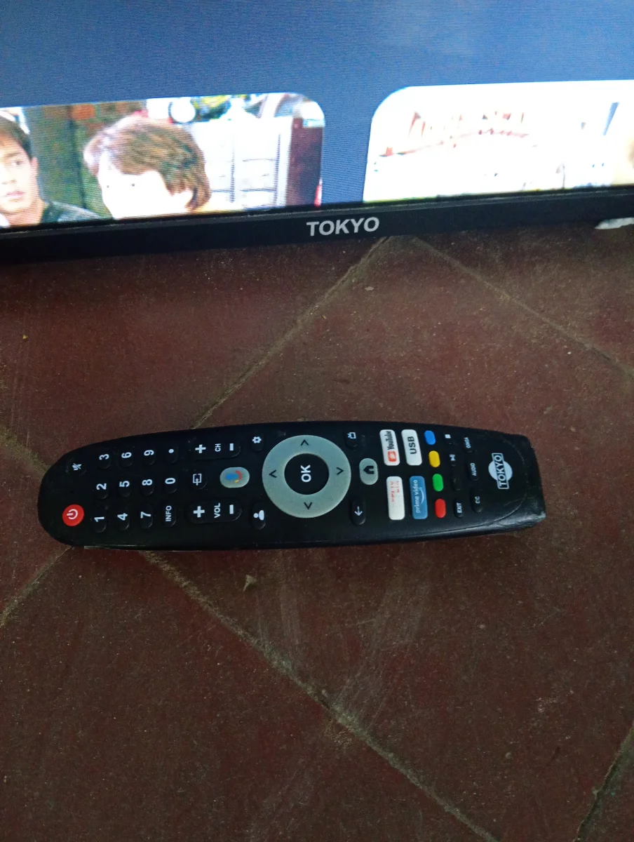 Foto 2 de Televisor Led Smart De 43 '' Marca Tokyo Modelo Tvtokff43gtv Con Control Usado En Buen Estado Acc No Tiene