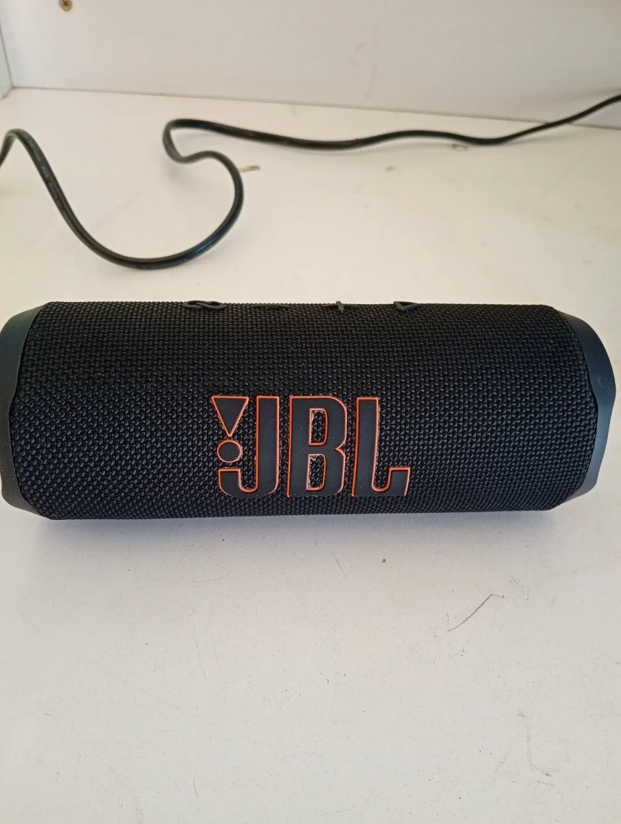 Parlante Portatil Marca Jbl Modelo Flip6 Usado En Buen Estado Con No Tiene Acc No Tiene