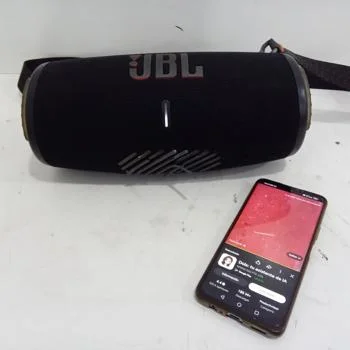 Foto 3 de Speaker Potencia Watts No Tiene Marca Jbl Sin Control Modelo Xtreme 3 Sin Caja Acc Cinta ColganteCargador