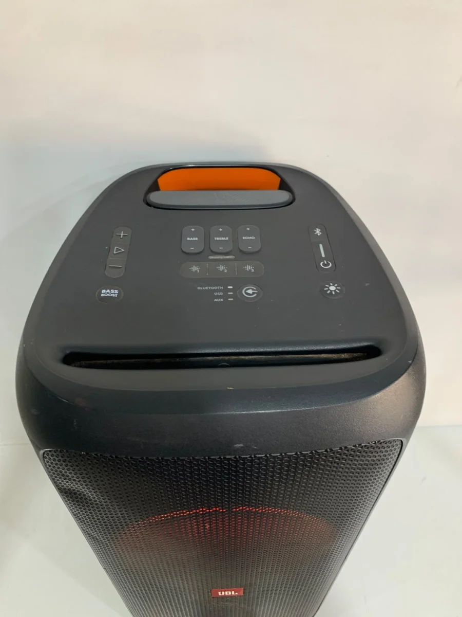 Foto 3 de Parlante Portatil Marca Jbl Modelo Party Box 310 Usado En Buen Estado Con No Tiene Acc C/Cable Power