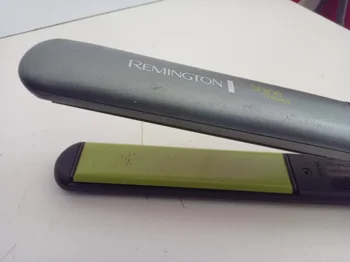 Foto 2 de Planchita Para Cabello Marca Remigton Modelo S12a Usado Con Desgaste Acc No Tiene