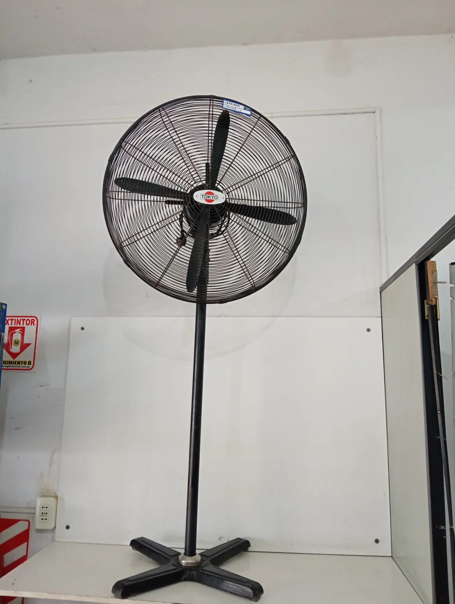 Foto 2 de Ventilador 3 Velocidades Marca Tokyo Modelo Tokp1126-D Usado En Buen Estado Acc Base4 Aletas