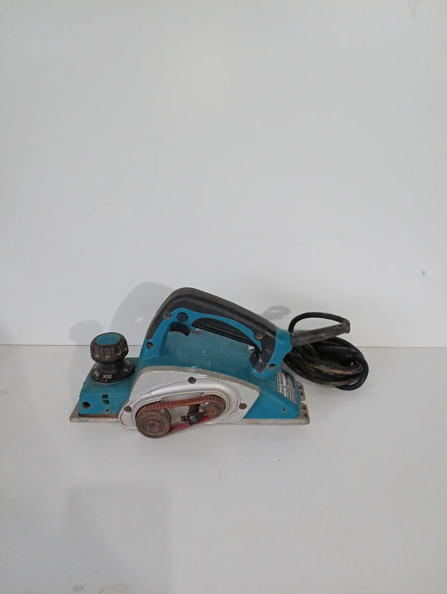 Foto 2 de Cepilladora De Madera Marca Makita Modelo Kp0800 Usado Con Desgaste Acc No Tiene
