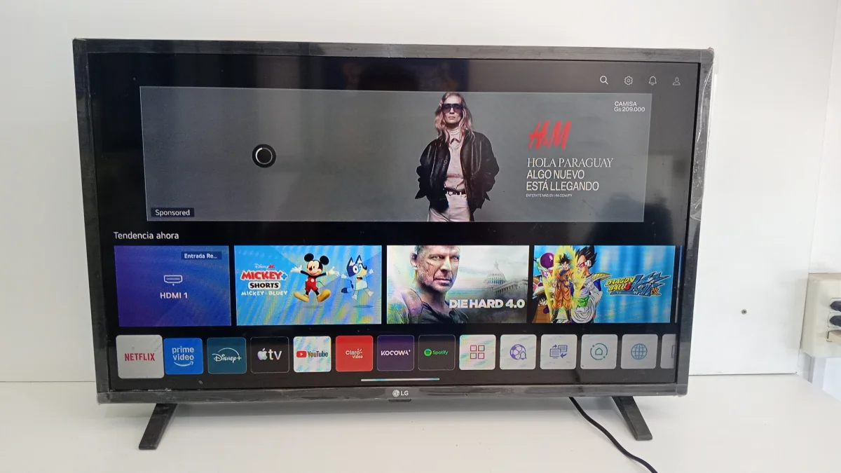 Foto 3 de Televisor Led Smart De 32 '' Marca Lg Modelo Lg32630 Con Control Usado Con Desgaste Acc Patitas