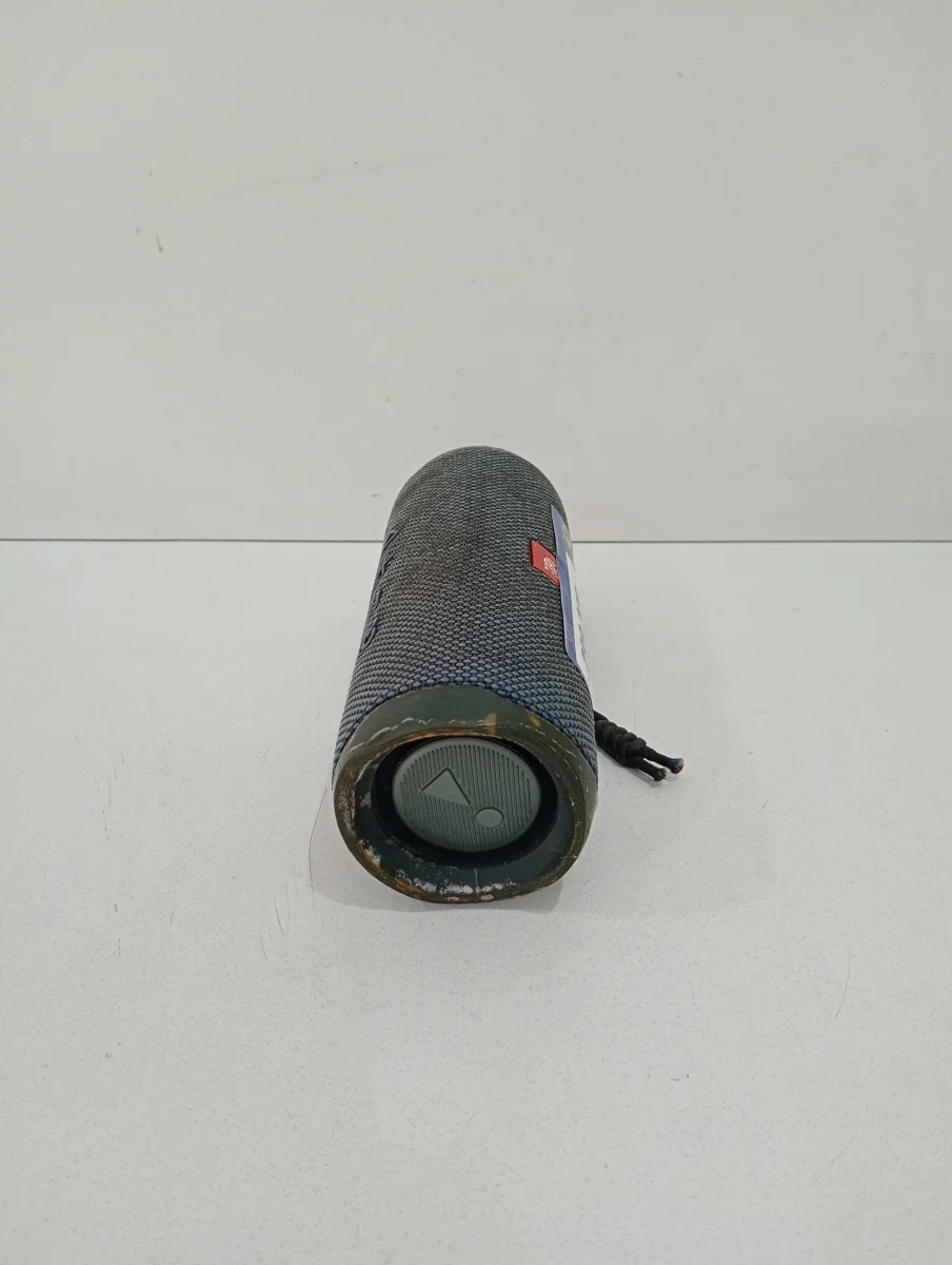Foto 2 de Speaker Potencia Watts No Tiene Marca Jbl Sin Control Modelo Flip 5 Usado Con Desgaste Sin Caja Acc No Tiene