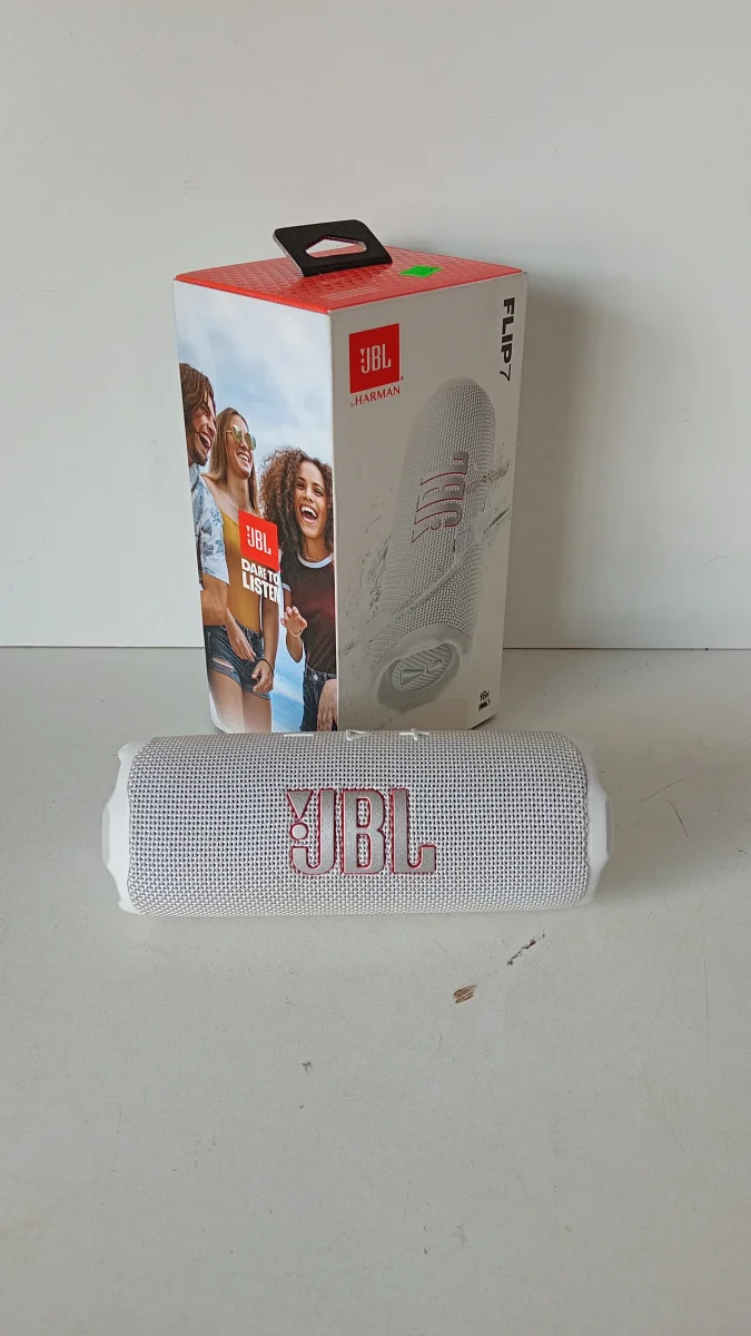Parlante Portatil Marca Jbl Modelo Flip7 Usado En Buen Estado Con No Tiene Acc 2 Ganchos Cambiables