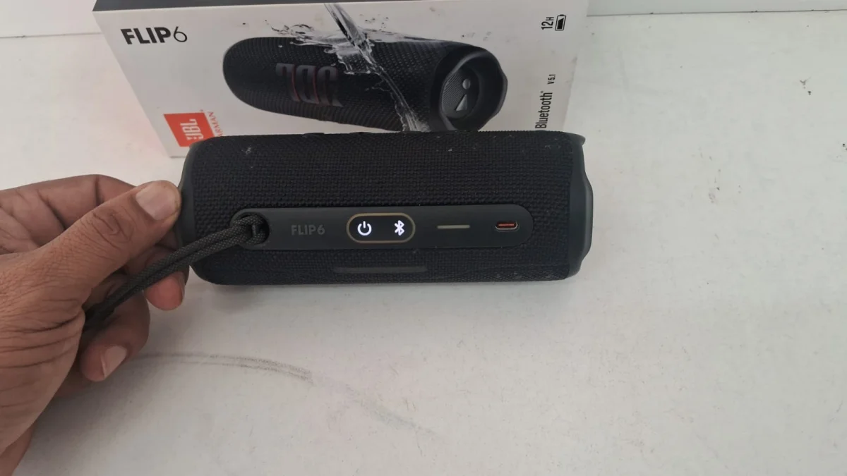 Foto 2 de Speaker Potencia Watts 2 Marca Jbl Sin Control Modelo Flip 6 Usado En Buen Estado Con Caja Acc ColganteBt