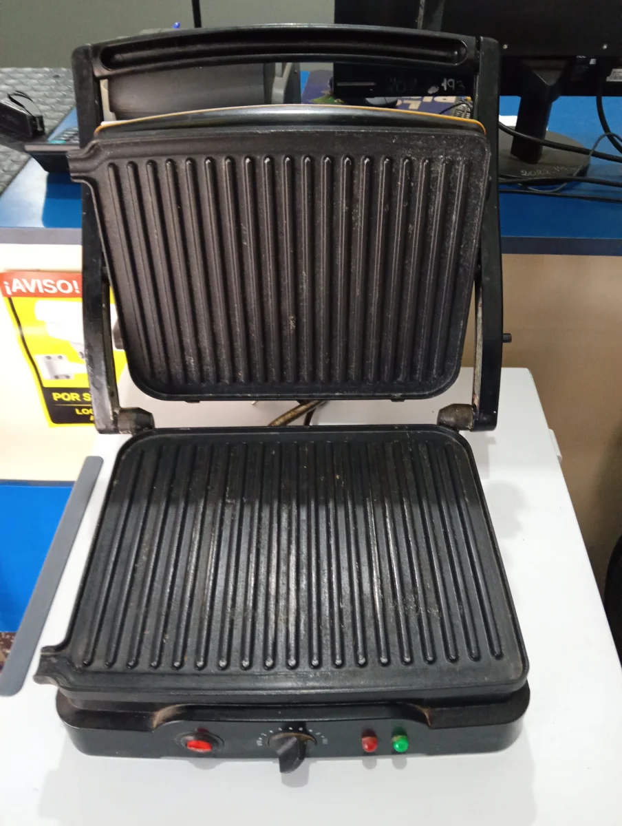 Foto 2 de Grill Electrico Marca Midas Modelo Super Grill Usado Con Desgaste Acc No Tiene