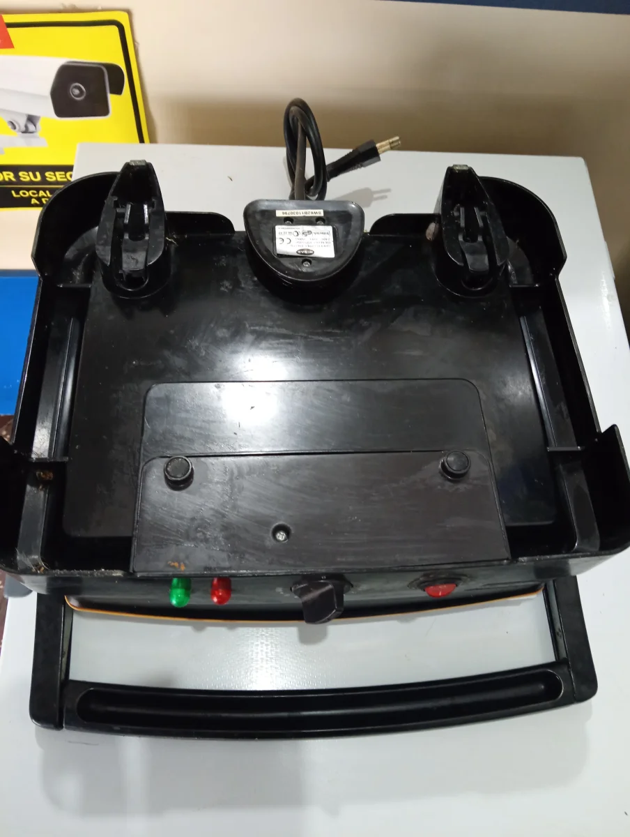 Foto 3 de Grill Electrico Marca Midas Modelo Super Grill Usado Con Desgaste Acc No Tiene