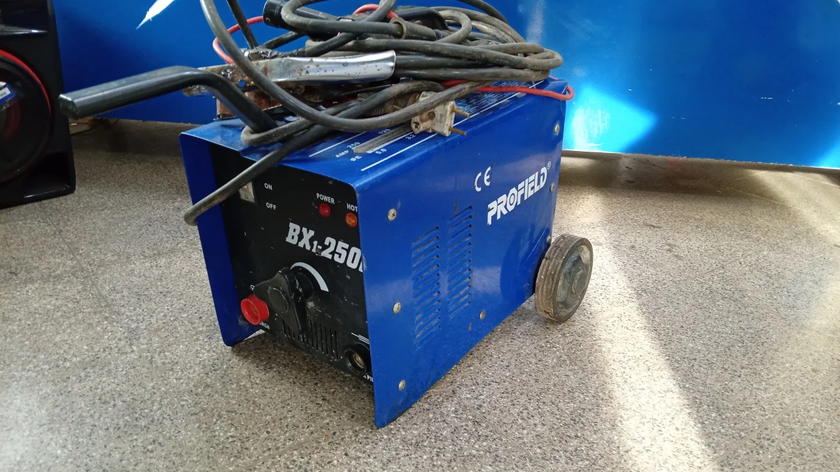 Foto 2 de Soldador Marca Profield Modelo Bx1-250c/C1 Usado En Buen Estado Acc No Tiene