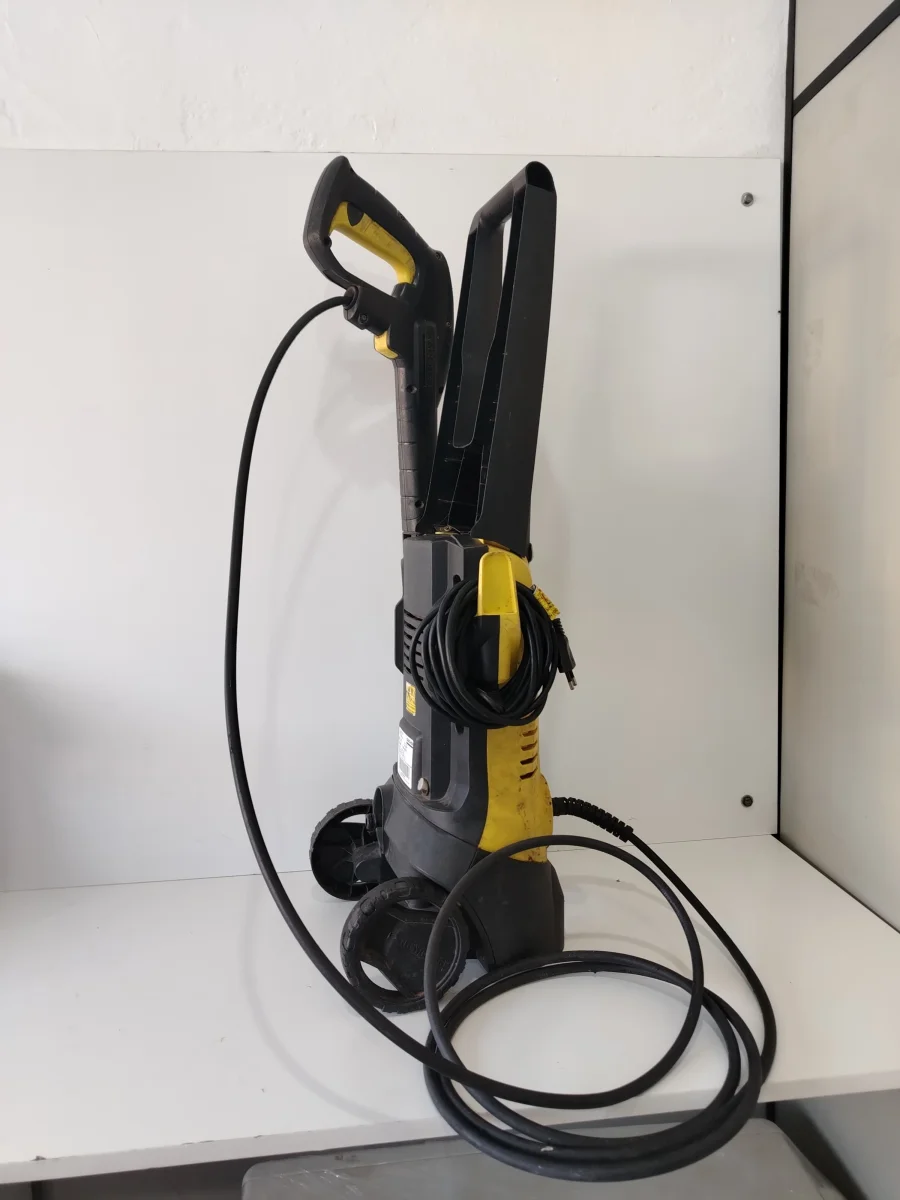 Foto 2 de Hidro Lavadora Marca Karcher Modelo K2 Dakar Usado En Buen Estado Acc Pistola1 PicoMangueraAdaptador De Manguera2 Rueditas