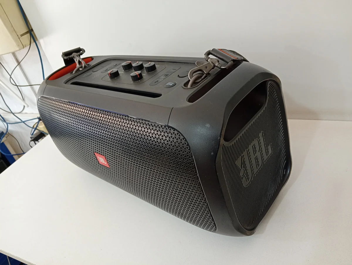 Foto 3 de Speaker Potencia Watts 100 Marca Jbl Sin Control Modelo On The Go Usado En Buen Estado Sin Caja Acc Cinta