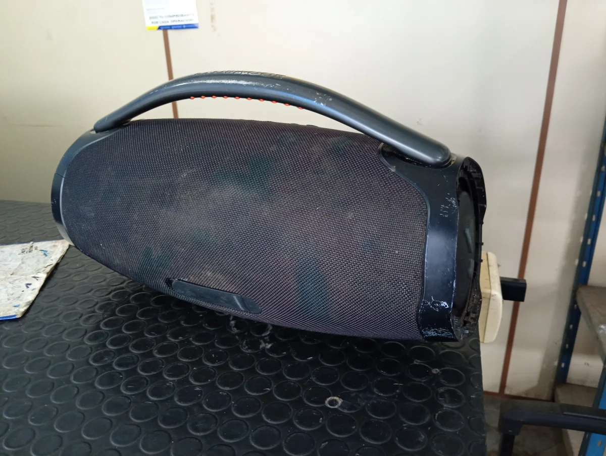 Foto 3 de Speaker Potencia Watts No Tiene Marca Jbl Sin Control Modelo Boombox3 Usado Con Desgaste Sin Caja Acc No Tiene