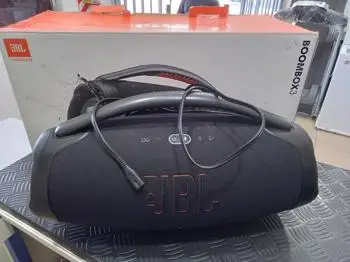 Speaker Potencia Watts No Tiene Marca Jbl Sin Control Modelo Bomboox 3 Usado En Buen Estado Con Caja Acc Cable PowerManija