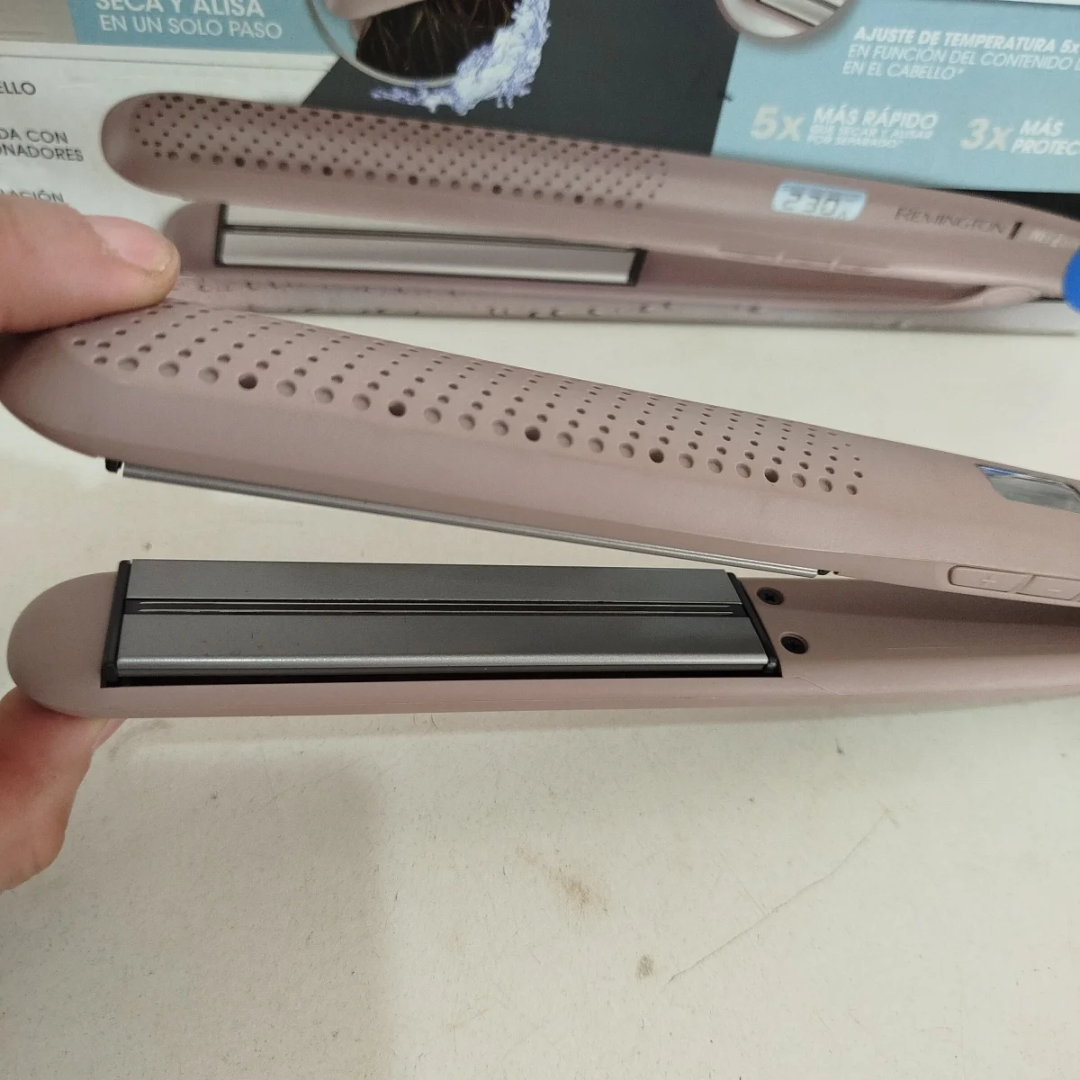 Foto 2 de Planchita Para Cabello Marca Remington Modelo S27a Usado En Buen Estado Acc Con ReguladorPantalla Digital