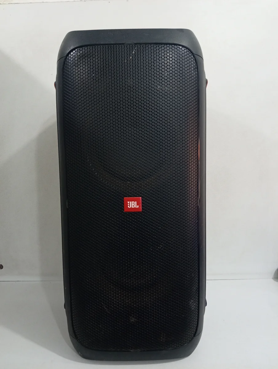 Caja De Sonido Amplificada Marca Jbl Modelo Partybox310 Sin Control Usado En Buen Estado Acc Cable Corriente