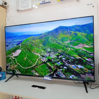 Televisor Led Smart De 50 '' Marca Samsung Modelo Un50au7090g Con Control Usado En Buen Estado Acc Par De Patitas