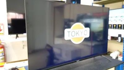 Televisor Led Smart De 43 '' Marca Tokyo Modelo Tvtokff43gtv Con Control Usado En Buen Estado Acc C/Patitas