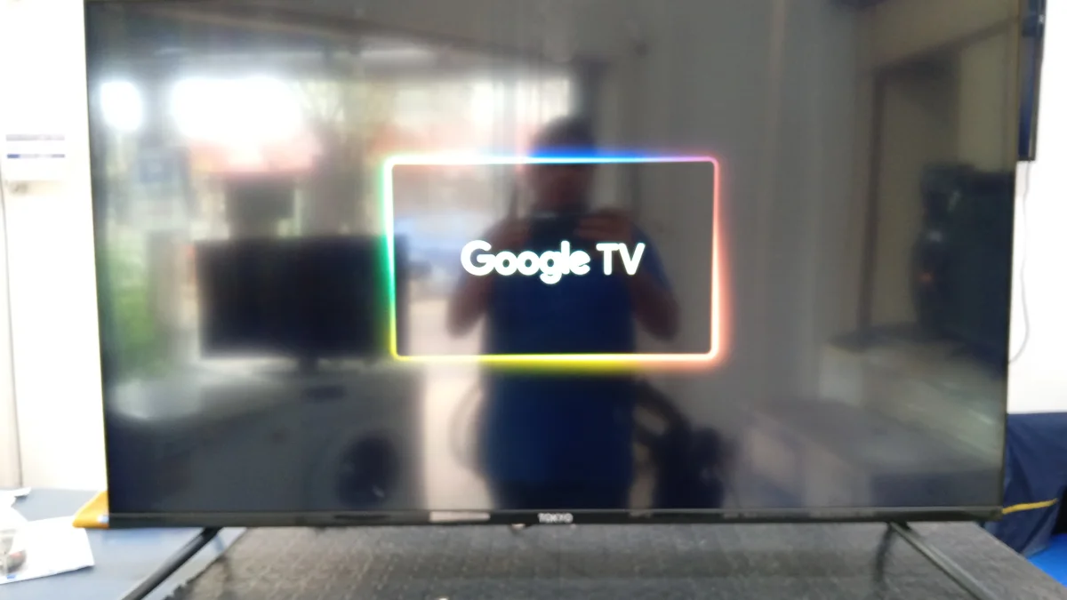 Foto 2 de Televisor Led Smart De 43 '' Marca Tokyo Modelo Tvtokff43gtv Con Control Usado En Buen Estado Acc C/Patitas