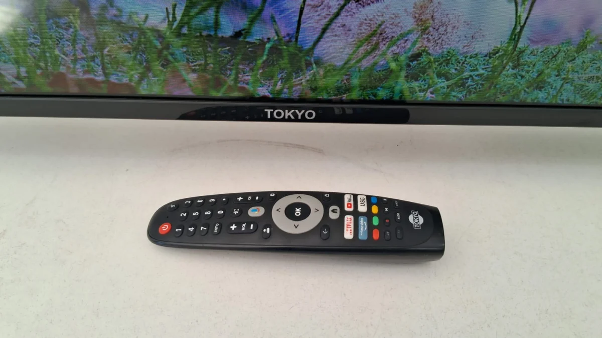 Foto 2 de Televisor Led Smart De 43 '' Marca Tokyo Modelo Tvtokff43gtv Con Control Usado En Buen Estado Acc C/Patitas