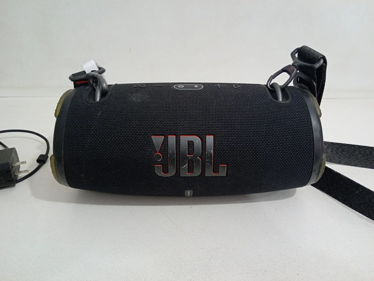 Foto 2 de Speaker Potencia Watts No Tiene Marca Jbl Sin Control Modelo Xtreme 3 Sin Caja Acc CorreaCargador Tipo Transformador