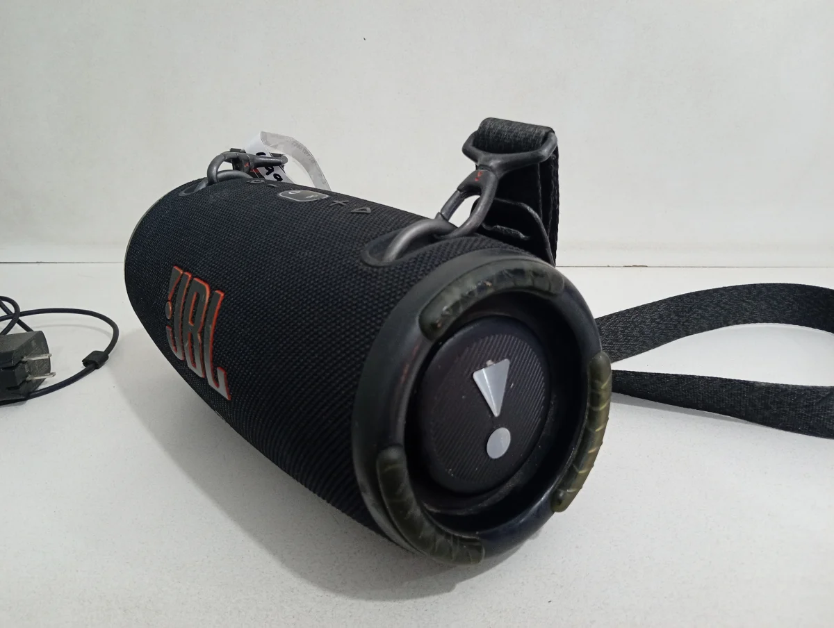 Foto 3 de Speaker Potencia Watts No Tiene Marca Jbl Sin Control Modelo Xtreme 3 Sin Caja Acc CorreaCargador Tipo Transformador