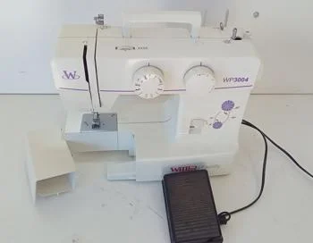 Foto 2 de Maquina De Coser Familiar Marca Willpex Modelo Family Wp3004 Usado En Buen Estado Acc C/ Pedal