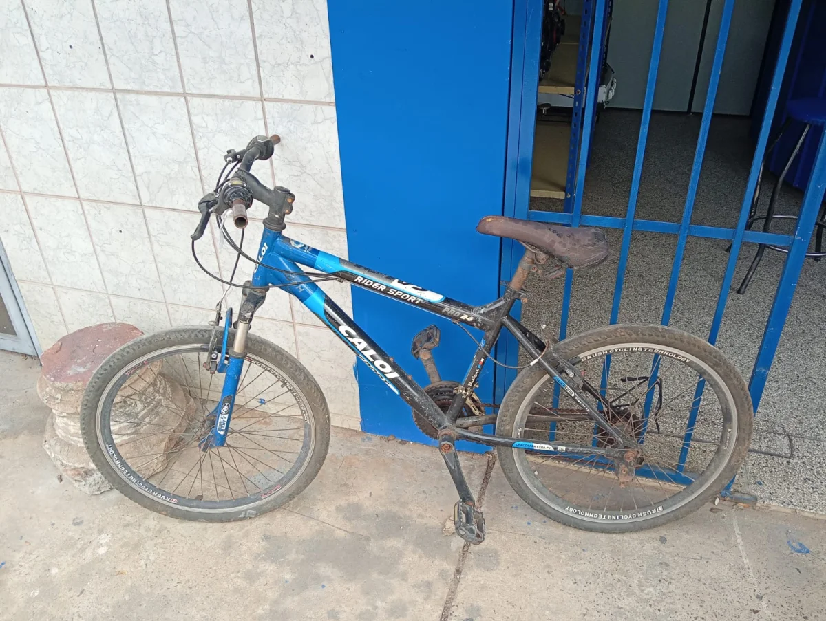 Bicicleta Con Amortiguador Marca Caloi Aro 24 Cant Cambios 9 Cuadro Aluminio No Tiene Modelo Rider Sport Usado Con Desgaste Acc No Tiene