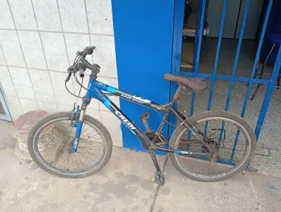 Bicicleta Con Amortiguador Marca Caloi Aro 24 Cant Cambios 9 Cuadro Aluminio No Tiene Modelo Rider Sport Usado Con Desgaste Acc No Tiene