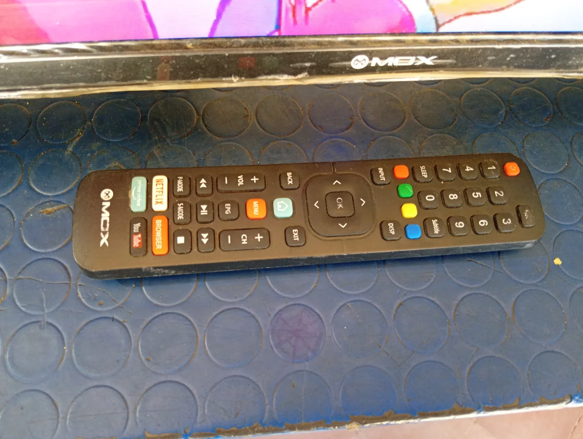 Foto 2 de Televisor Led Smart De 32 '' Marca Mox Modelo Mo-T32plus Con Control Usado En Buen Estado Acc Patitas