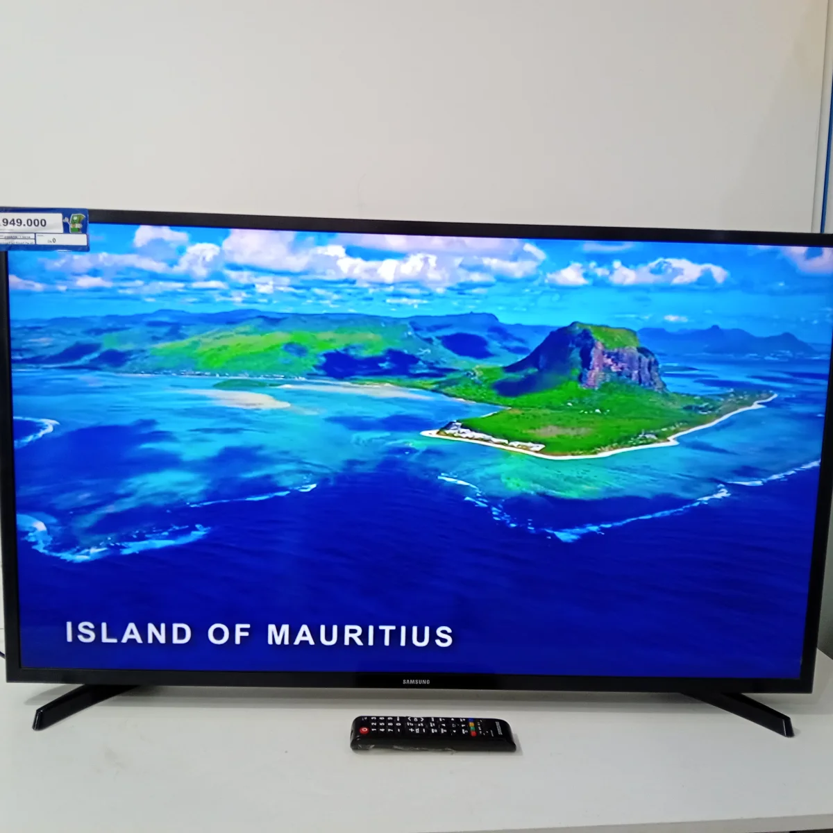 Televisor Led Smart De 40 '' Marca Samsung Modelo Un40j5290 Con Control Usado En Buen Estado Acc Patitas