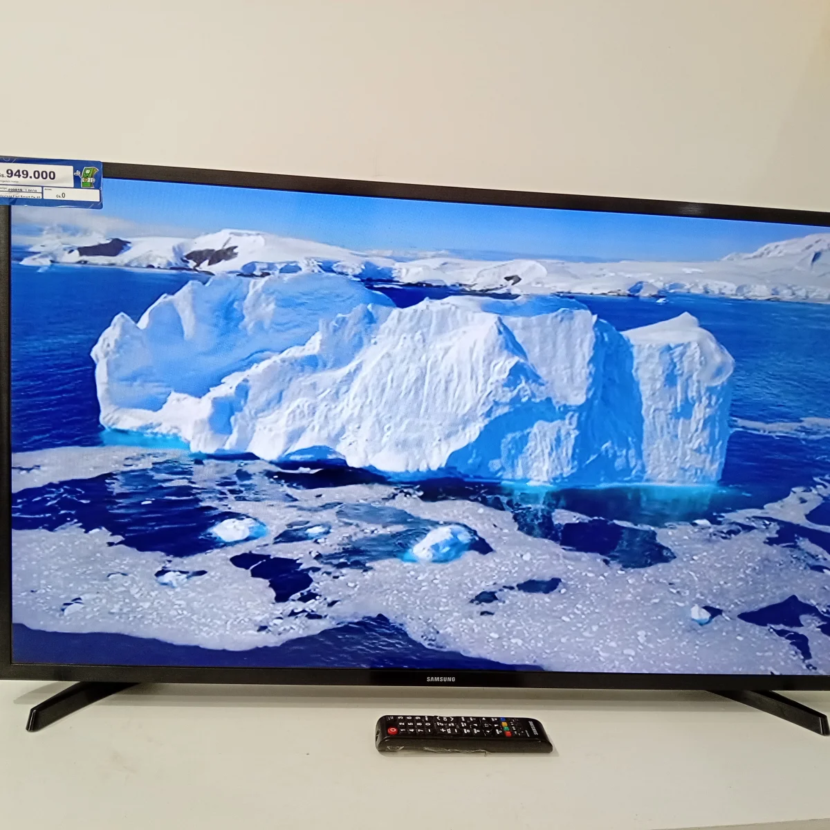 Foto 3 de Televisor Led Smart De 40 '' Marca Samsung Modelo Un40j5290 Con Control Usado En Buen Estado Acc Patitas