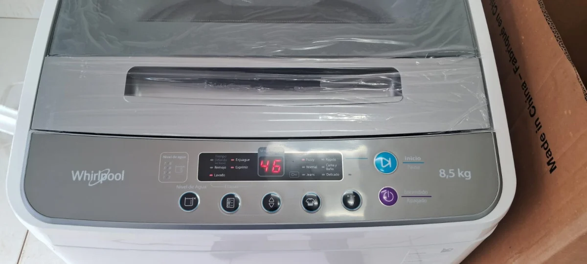 Foto 2 de Lavarropas Cap 9 Kg. Marca Whirlpool Modelo Wwi08bw9ls Nuevo Sin Uso Acc Manguera De Carga Y Descarga RejillaPanel DijitalManual