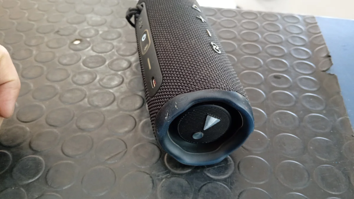 Foto 3 de Speaker Potencia Watts 30 Marca Jbl Sin Control Modelo Flip6 Usado En Buen Estado Sin Caja Acc No Tiene