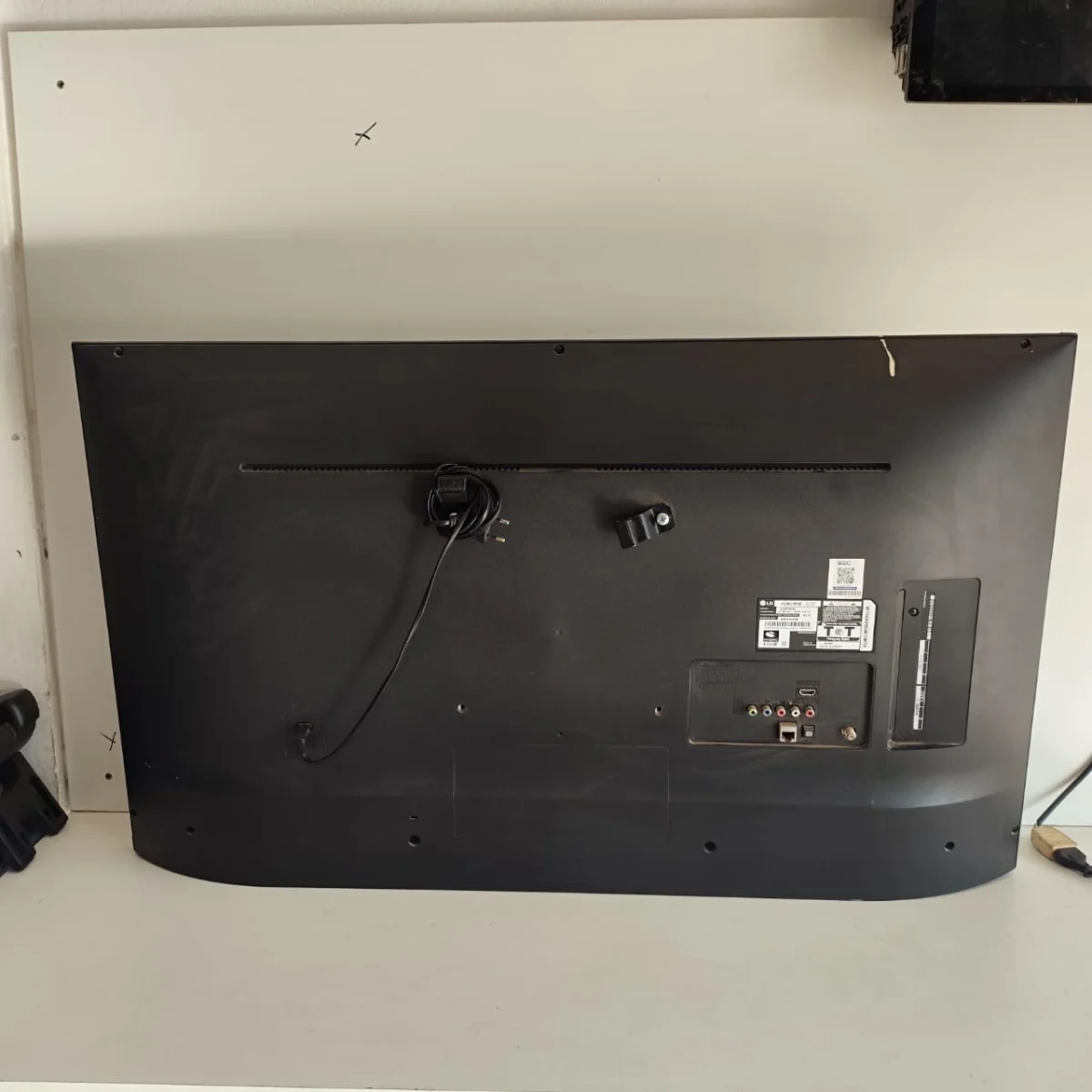 Foto 3 de Televisor Led Smart De 43 '' Marca Lg Modelo 43lm6370psb Con Control Usado En Buen Estado Acc Cab. Cte.
