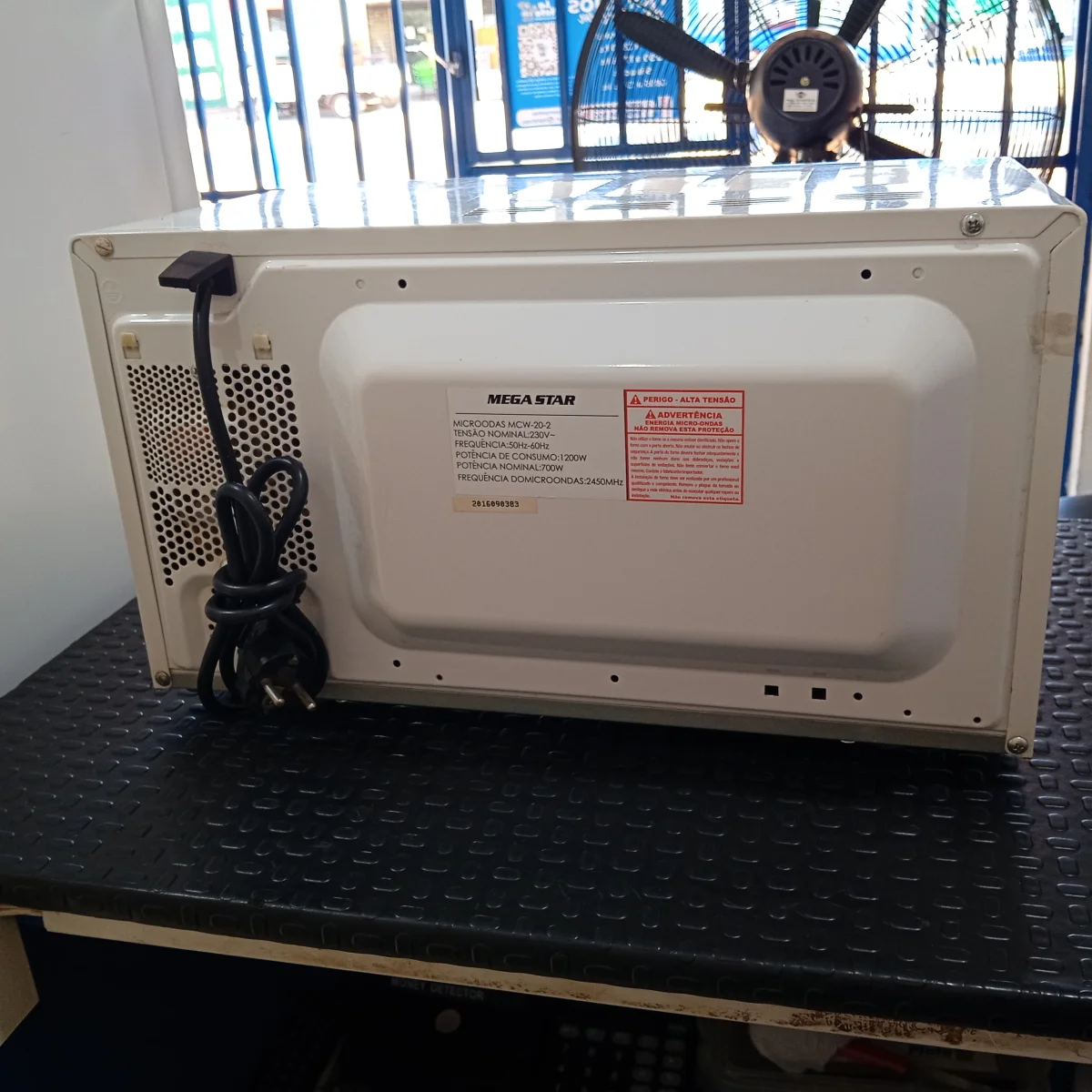 Foto 3 de Microondas Marca Mega Star Modelo Mcw-20-2 Usado Con Desgaste Acc Plato